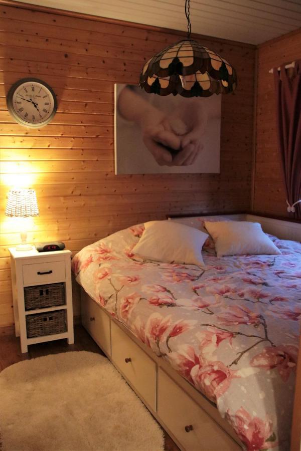 Charme Chalet Zutendaal Esterno foto